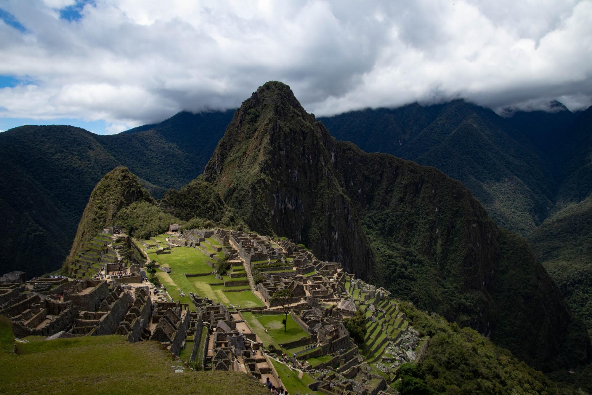 Machu Picchu cidade inca localizada no alto da Cordilheira dos Andes - Peru