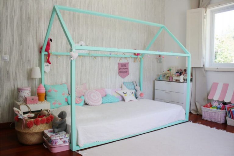 Decoração Montessoriana - quarto infantil com cama em formato de casinha