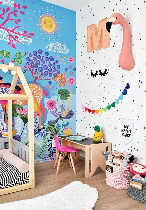 Decoração Montessoriana - quarto infantil com decoração de papel de parede colorido