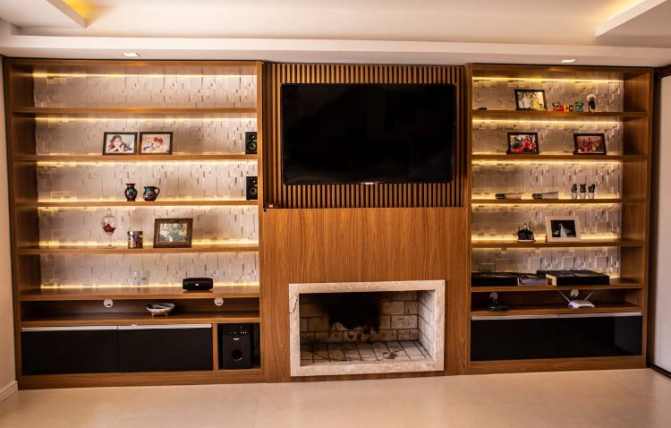 Painel de TV ripado decorativo .