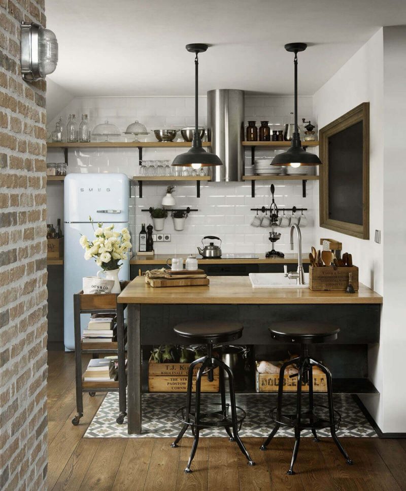 Cozinha pequena com decoração no estilo industrial