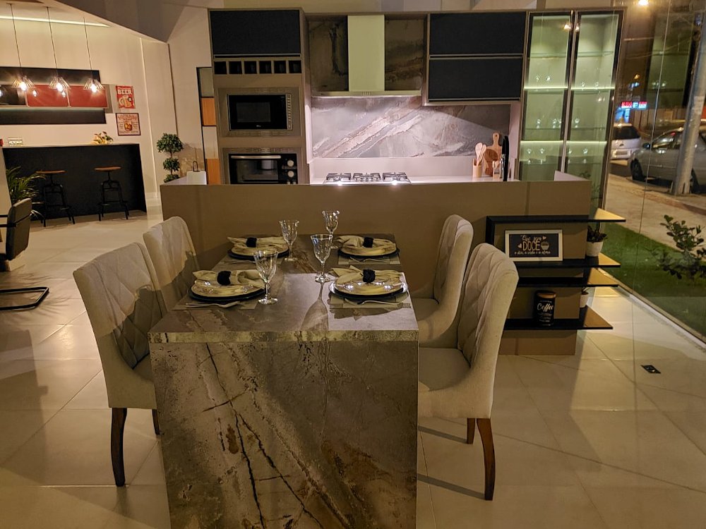 Sala de jantar planejada, exposto no showroom da Bartz Itajaí